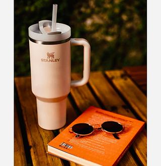 COPO STANLEY COM CANUDO, STAY CHILL ( 1.200ML ).